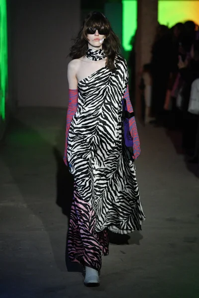 Look 11